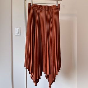 Uniqlo JW Anderson asymmetrical pleated skirt